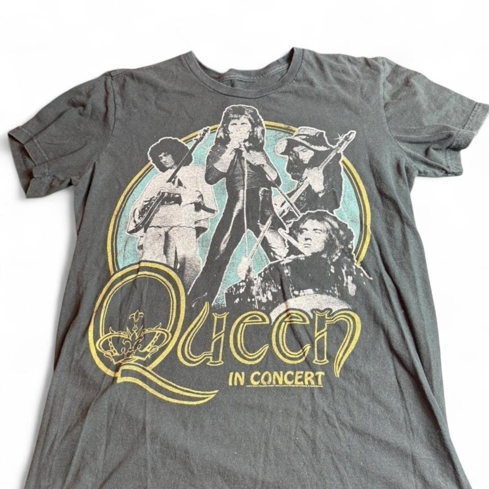 Queen In Concert Band Graphic T-Shirt Charcoal Gray XS Rock Music Tee